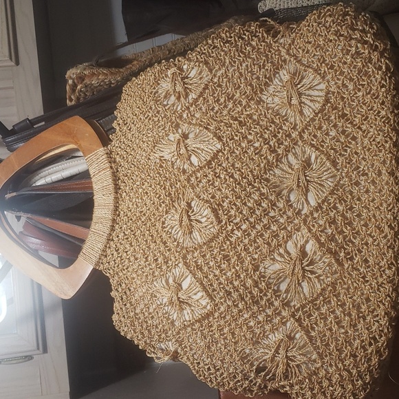 Beautiful,Practically New, Name Brand Purses! Different prices from $15-35 - Picture 10 of 16